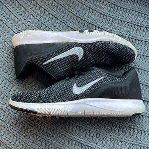 NIKE Flex TR 7 Training Women’s 7.5 Black Sneakers